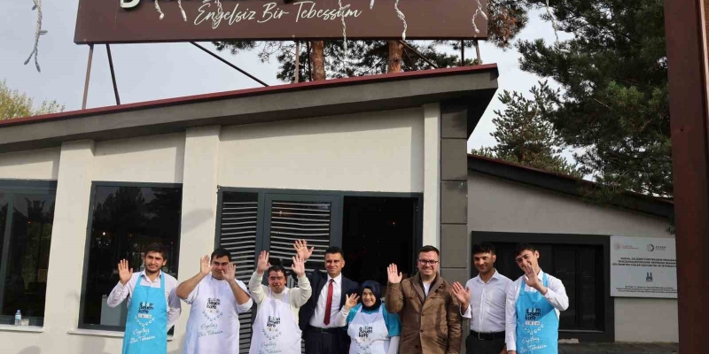 Erzurum’da "Gülümseyen Kafe" özel bireylerin üretim merkezi oldu