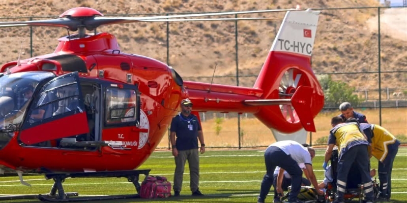 Hava ambulansı, tarlada çalışırken yaralanan vatandaş için havalandı