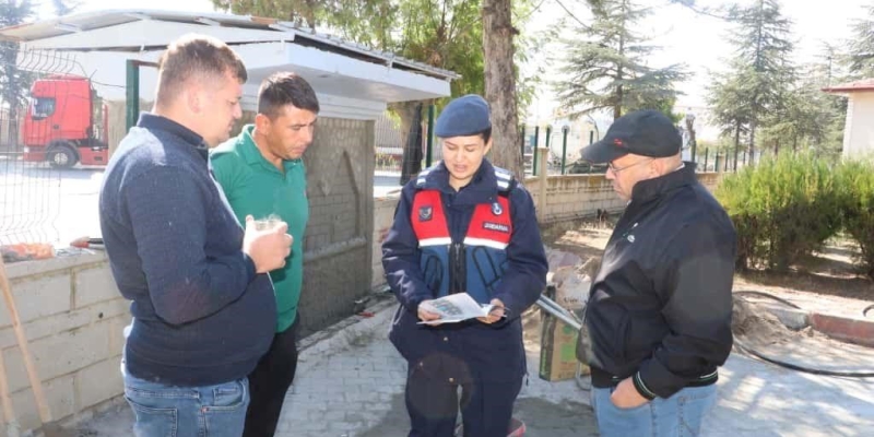 Jandarmadan vatandaşlara kadına şiddetle mücadele eğitimi