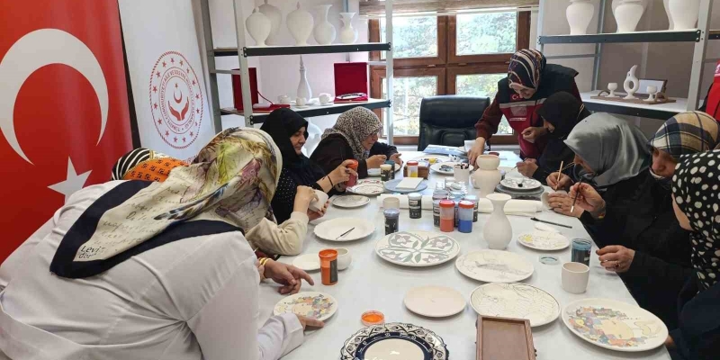 Erzurum’da şehit yakınlarına sanatla şifa: Çini, Tezhip ve Ebru kursları başladı