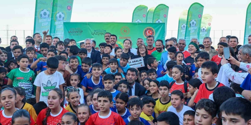 Türkiye’de bir ilk olan Muhtar Cup Futbol turnuvası başladı