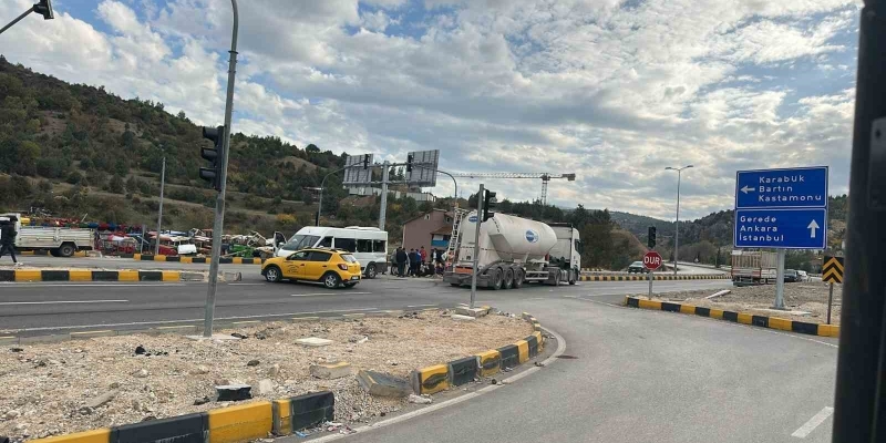 Karabük’te tır ile minibüs çarpıştı: 9 öğrenci yaralandı