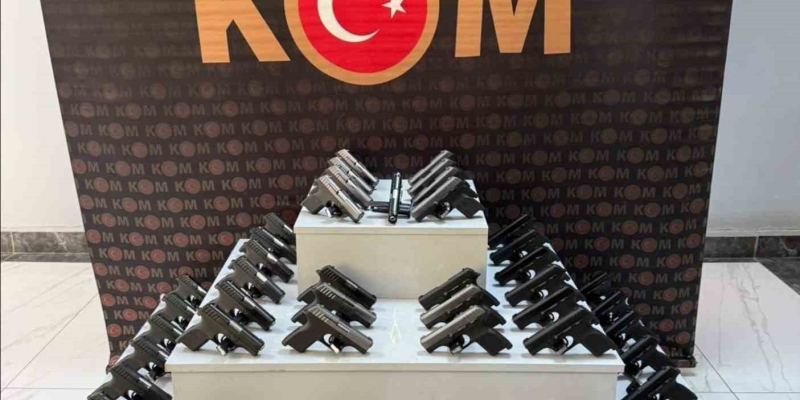 Uşak’ta otobüste 55 ruhsatsız tabanca bulundu