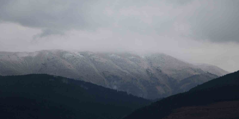 Ilgaz Dağı mevsimin ilk karı ile beyaza büründü