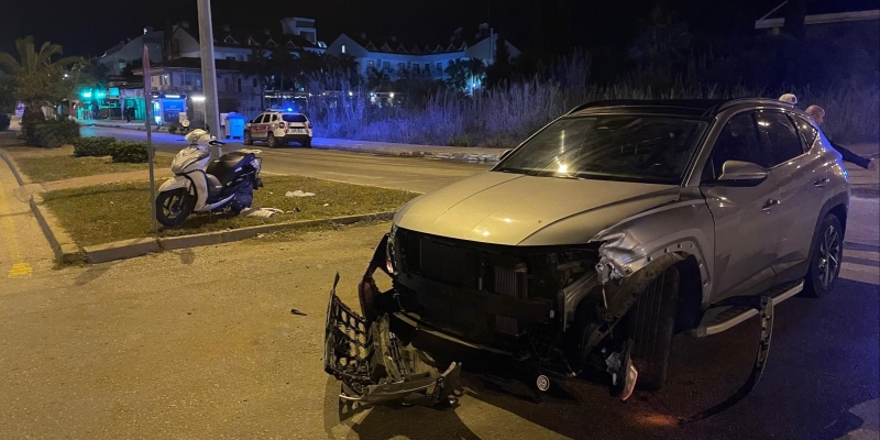 Manavgat’ta motosikletle otomobil çarpıştı: 1 yaralı