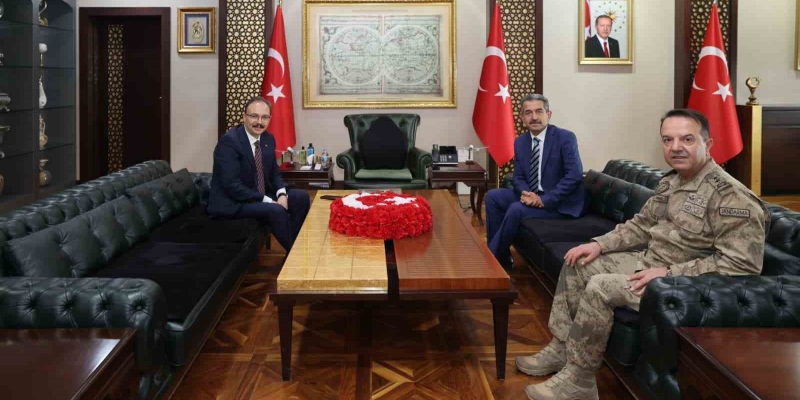Şırnak Valisi Ekici, Siirt Valisi Kızılkaya ile bir araya geldi