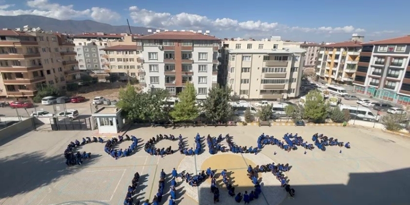 Liseliler Gazzeli çocuklar için koreografi oluşturdu
