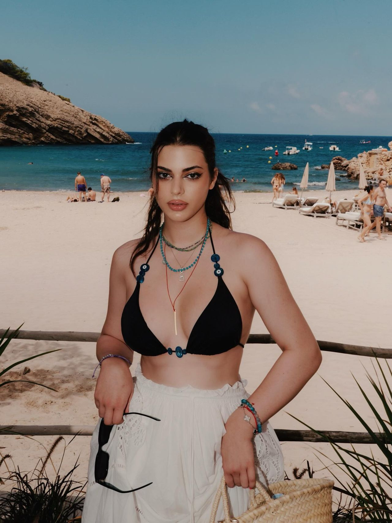 derin talu dan bikinili ibiza pozlari