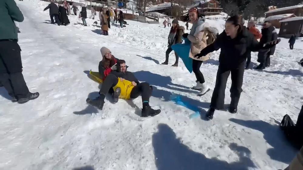 ayder kardan adam kis festivali renkli goruntulere sahne oldu