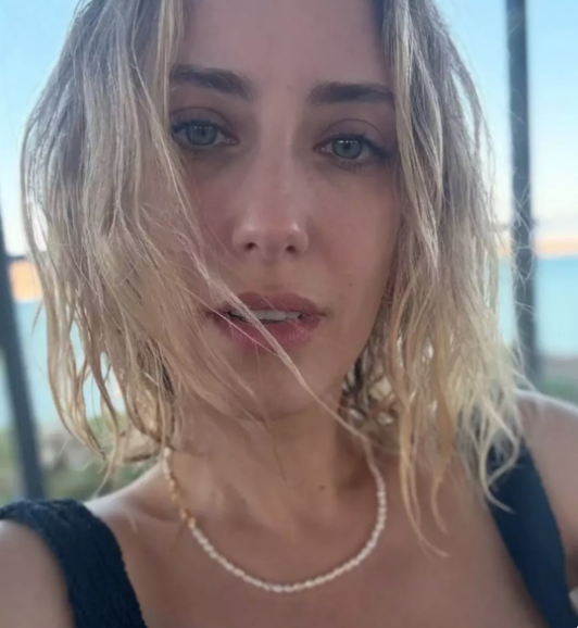 hazal kaya saclarini sariya boyatti yeni imaji gundem oldu