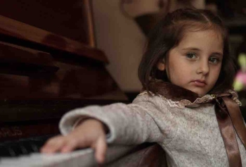 Gen Tedavisi! İngiltere'de 'Çığır Açıcı' Bir Yöntemle Bir Çocukluk Cihazsız Duymaya Başladı! 