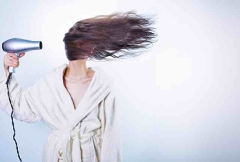 Saçlara Zarar Veren Sekiz Kötü Alışkanlık Nelerdir? 