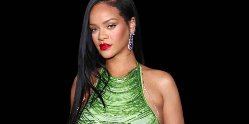 Rihanna'nın Ayak Bileğindeki Saatin Fiyatı Dudak Uçuklattı! 