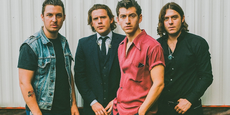 Arctic Monkeys Üyelerinin Olaylı Beyoğlu Gecesi!  Bakkaldan Kovuldular!