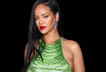 Rihanna'nın Ayak Bileğindeki Saatin Fiyatı Dudak Uçuklattı! 