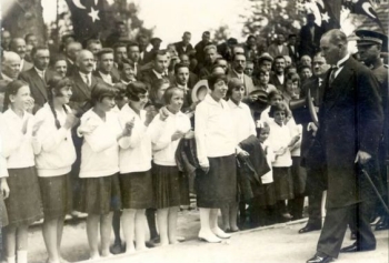 Başöğretmen Mustafa Kemal Atatürk ve 24 Kasım 1928 Öğretmenler Günü!