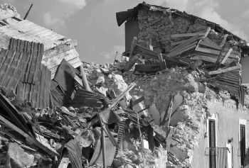 Malatya'da Artçı Sarsıntılar Sırasında Canlı Yayında Binalar Yıkıldı!