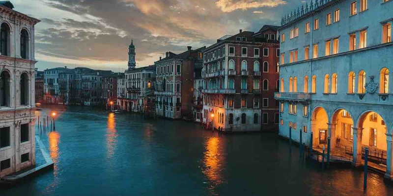 Venedik Kanallarını Temizleyenler Akla Ziyan Eşyalar Çıkardılar! 