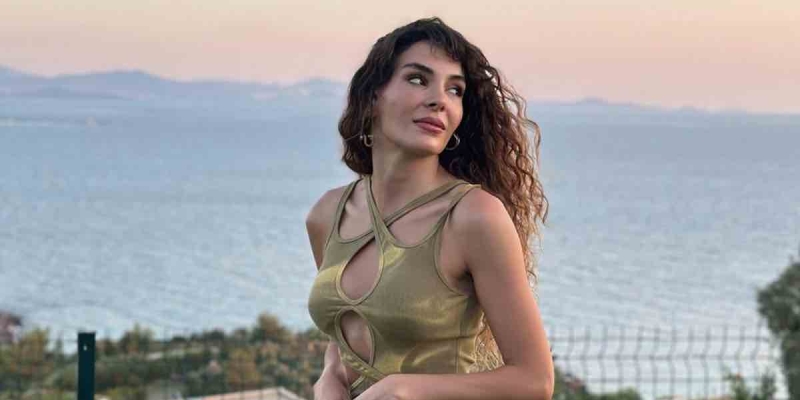 Ebru Şahin'in Balkon Paylaşımı Beğeni Topladı! Her Açıdan Türkiye'nin En Güzel Kadını!