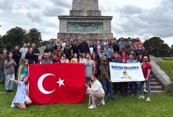 5 Yıl Çalışanın Vatandaş Olabildiği Ülke! İrlanda'da Eğitim Gören Türk Öğrenciler Artıyor!