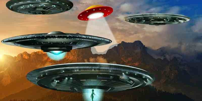Aya İnen UFO Meraklı Bir Astronomi Gözlemcisi Tarafından Görüntülendi!