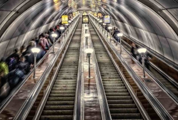 SON DAKİKA! İzmir Üçyol'da Metroda Yürüyen Merdivenler Çöktü! Çok Sayıda Yaralı Var İddiası!