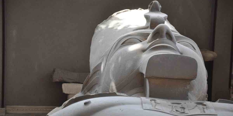 Mısır'da Tarihi Keşif! İkinci Ramses'in Devasa Heykeli Kumdan Çıkarıldı! 