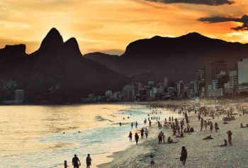 Brezilya Cayır Cayır Yandı! Gölgede 50 Derece! İnsanlar Plaja Akın Ettiler! 