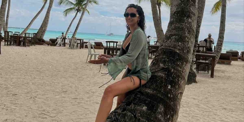 Hande Doğandemir'in Bikinili Dominik Paylaşımı Gündem Oldu! 'Tanrı Kadını Yarattı!'