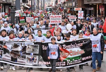 Bursalı Çocuklardan İsrail Protestosu! 5 Bin Çocuk El Ele! 