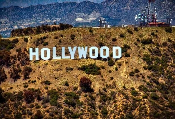 Tepedeki 'Hollywood Tabelası' 100 Yaşını Kutladı! 