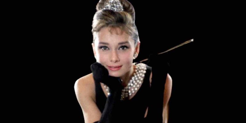 Audrey Hepburn'un Saç Topuzu Yeniden Moda Oldu!