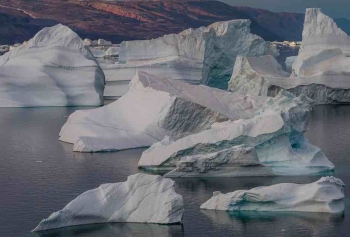 Grönland'da Yeni Ticaret! Binlerce Yıllık Buzullar Barlara Satılıyor! Duruma Tepki Var! 
