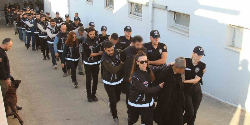 Helikopterlerin gözetiminde "Bayğaralar"çetesi adliyeye sevk edildi