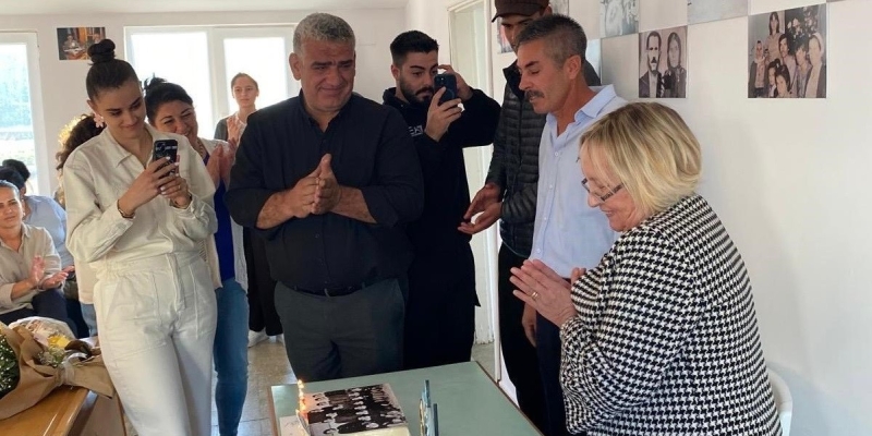 50 yıl sonra aynı sıralarda: Nesibe Öğretmen’e anlamlı sürpriz