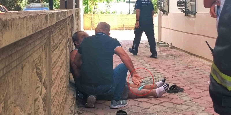 Eline aldığı tiner şişesi ve çakmakla kendini yakmak istedi