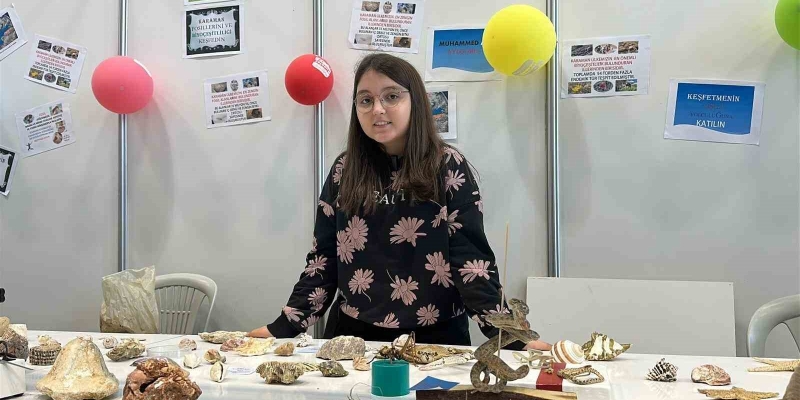 Ailesiyle birlikte topladığı 5 bine yakın fosille müze kurdu
