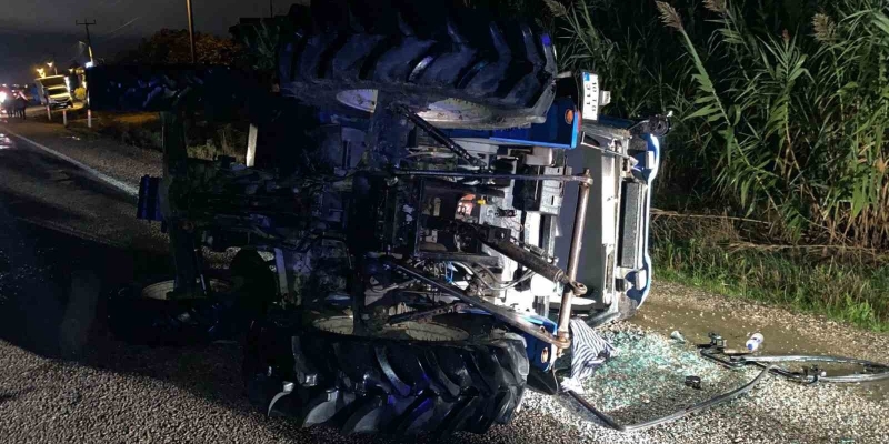 Gönen’de otomobil traktöre çarptı: 2 yaralı