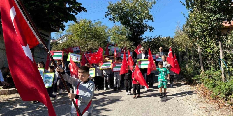 Çatalpınar’da minik yüreklerden Filistin’e barış çağrısı