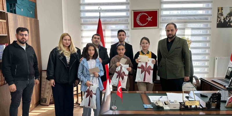 Tatvan’da ortaokul öğrencileri arası şiir okuma yarışması