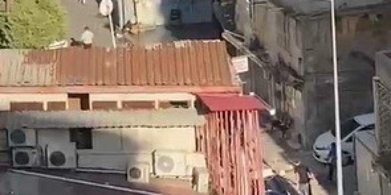 Pompalı tüfekle havaya ateş açıp kaçtı