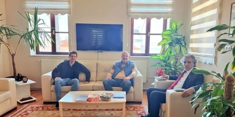 FIFA Kokartlı Hakem Halil Umut Meler, Kaymakam Keklik ile görüştü