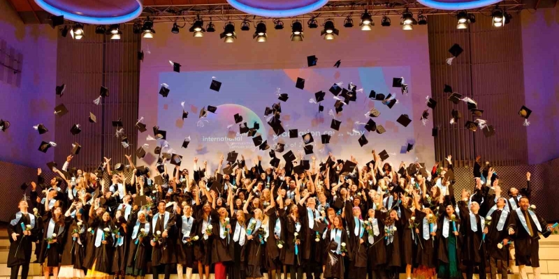 BAU Global ağındaki Berlin International Üniversitesi’nde mezuniyet coşkusu