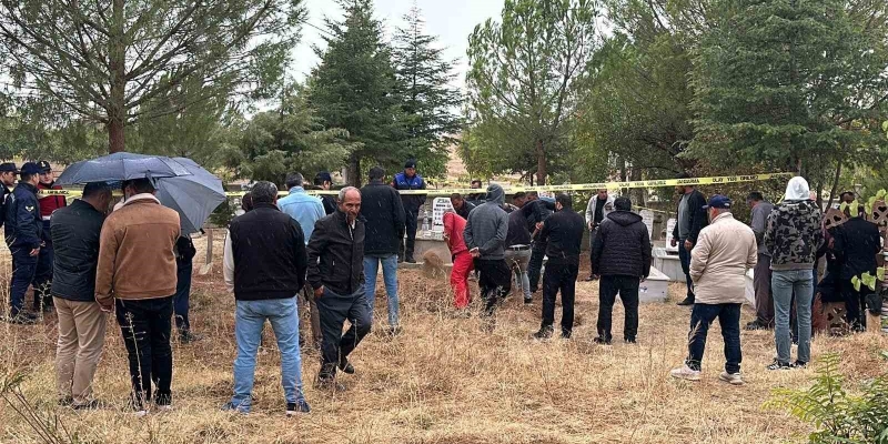 Uşak’ta iki cenaze karıştı: Yanlış defin sonrası mezar açıldı
