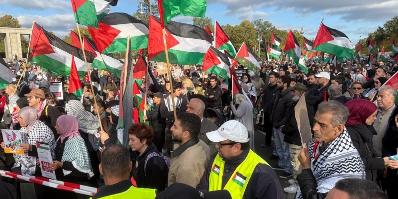 Gazze’de ateşkes sonrası Berlin’de 16 bin kişi Filistin’e destek gösterisinde buluştu