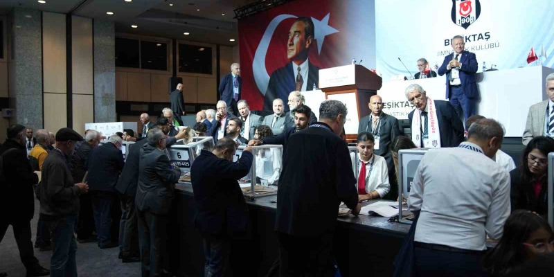 Beşiktaş’ta divan başkanı adayları oylarını kullandı