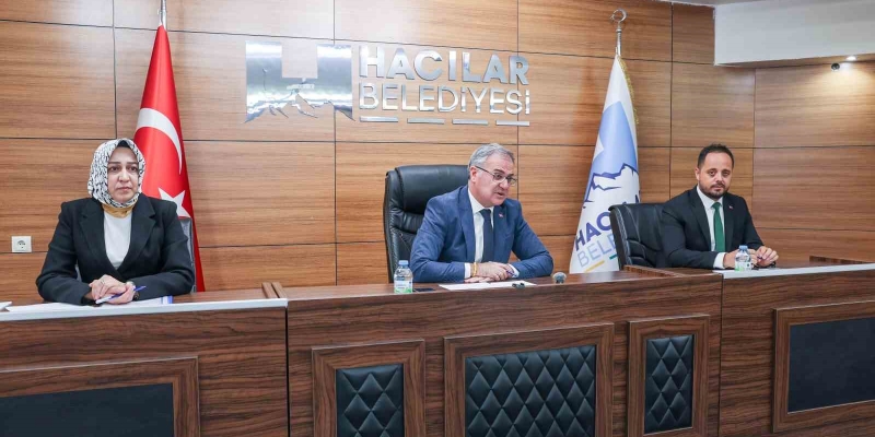 Başkan Özdoğan: "Vatandaşlarımız kıştan önce yeni yuvalarına kavuşacak"