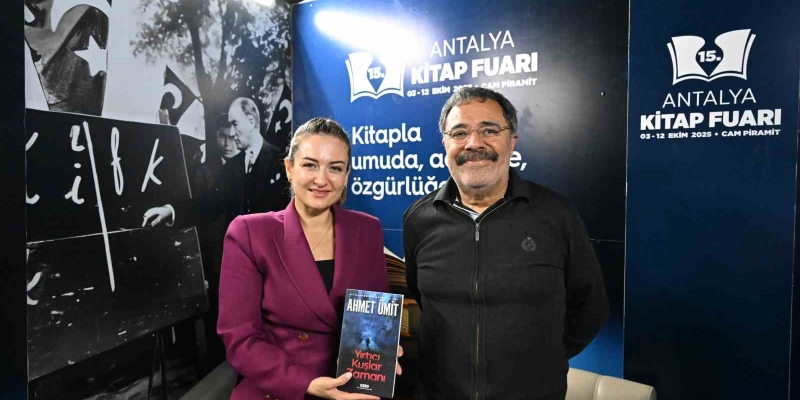 Ahmet Ümit Antalya Kitap Fuarı’nda okurlarıyla buluştu