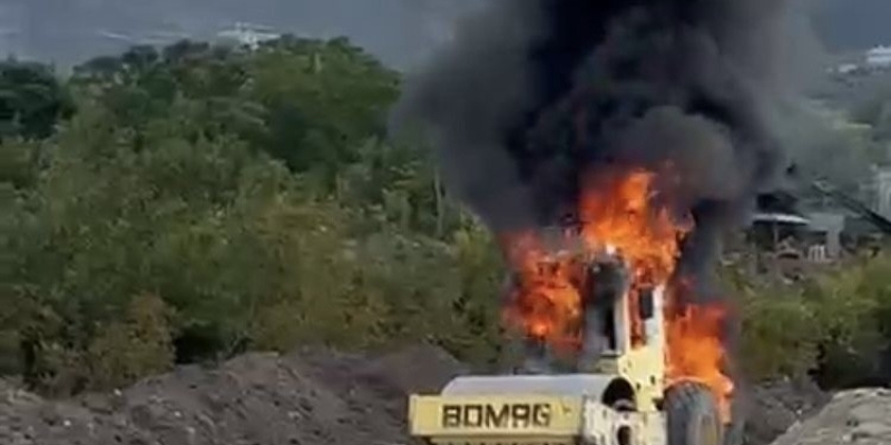 Osmaniye’de şantiyede iş makinasında çıkan yangın söndürüldü