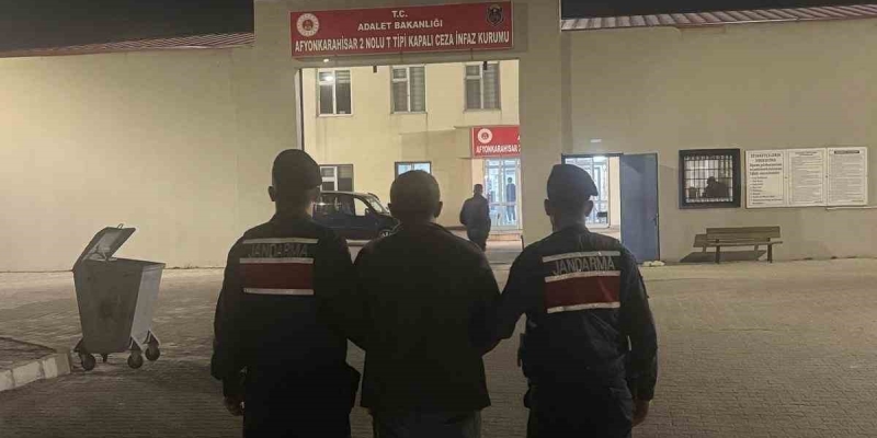 Hırsızlık suçundan aranan şahsı jandarma yakaladı